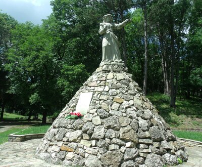 9 ПАМЯТНИК ХШАНОВСЬКІЙ